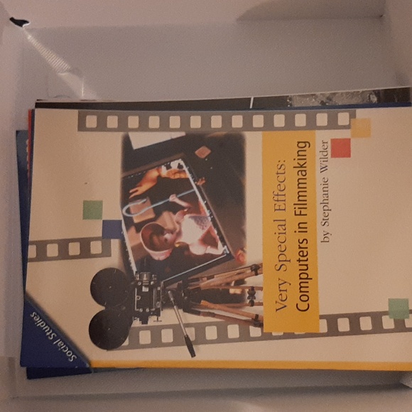 Bundle of 18 science and social studies readers - Picture 10 of 17